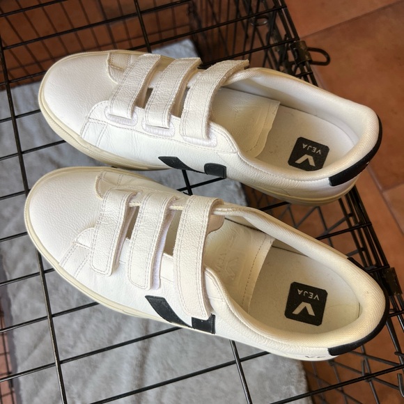 Veja Velcro Sneakers - Picture 2 of 8